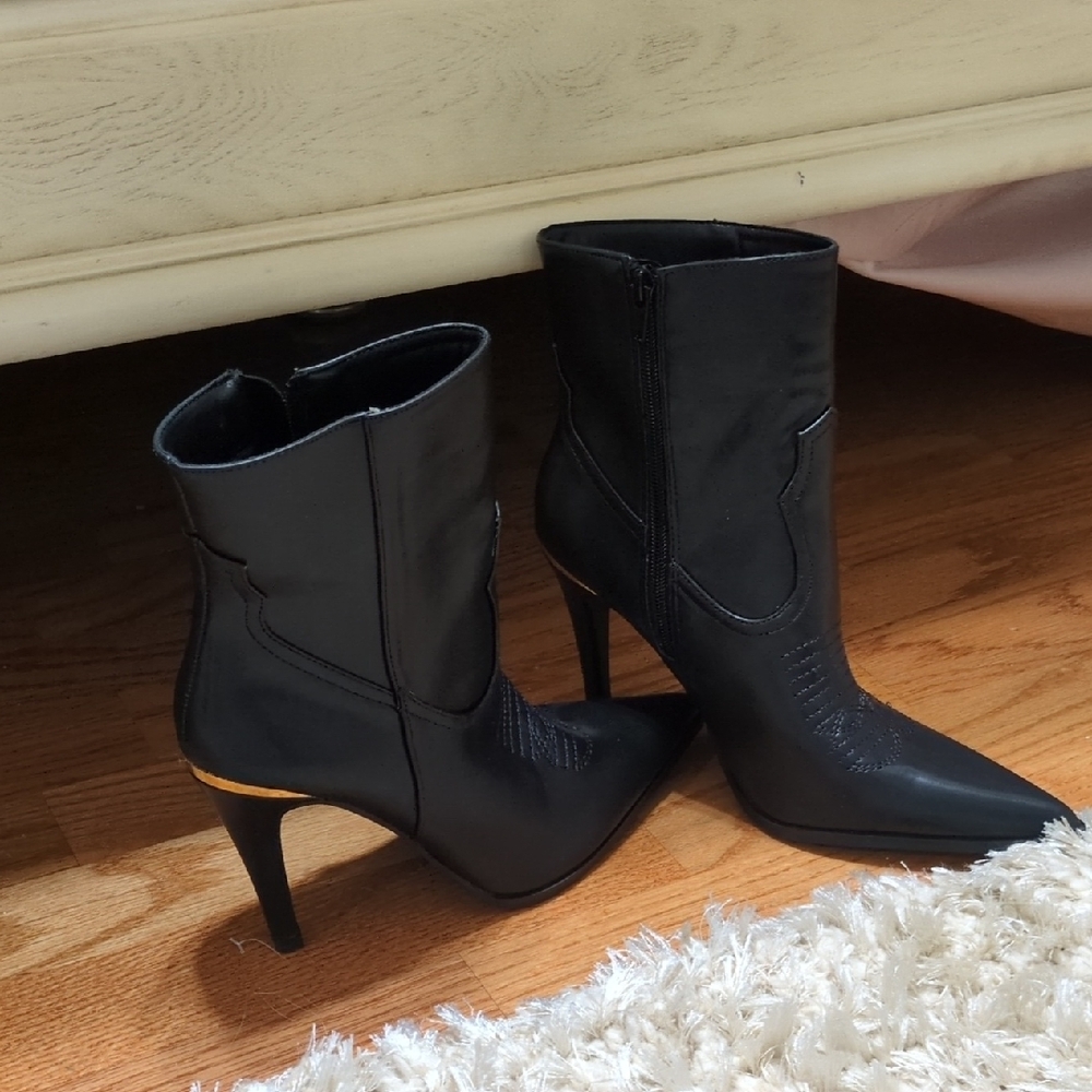 Elegant Black Heeled Boots for Women